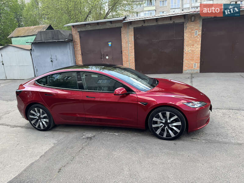 Седан Tesla Model 3 2024 в Виннице