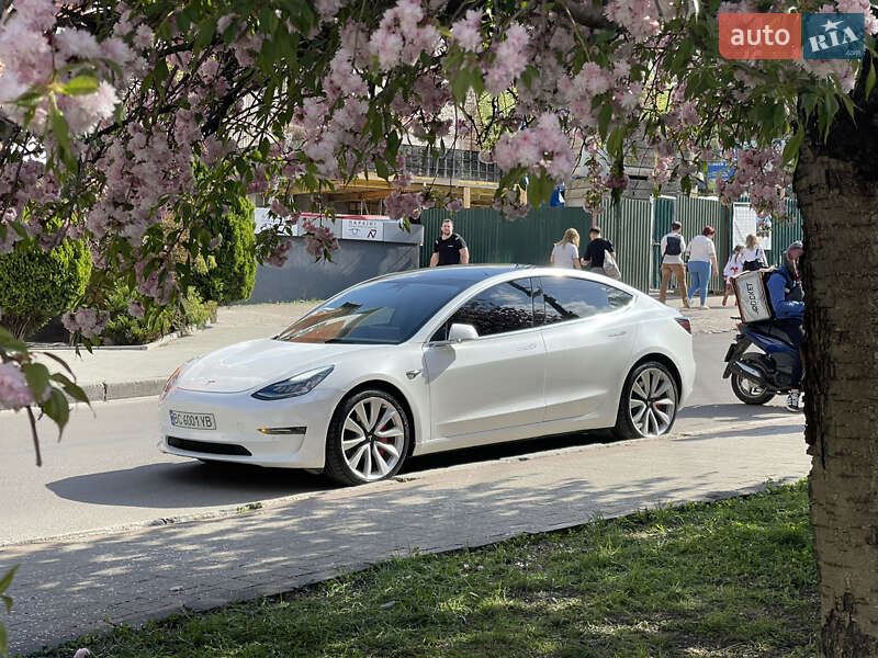 Седан Tesla Model 3 2019 в Львові