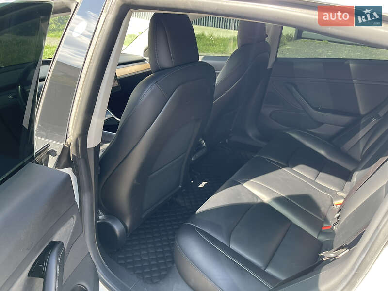 Седан Tesla Model 3 2019 в Львові