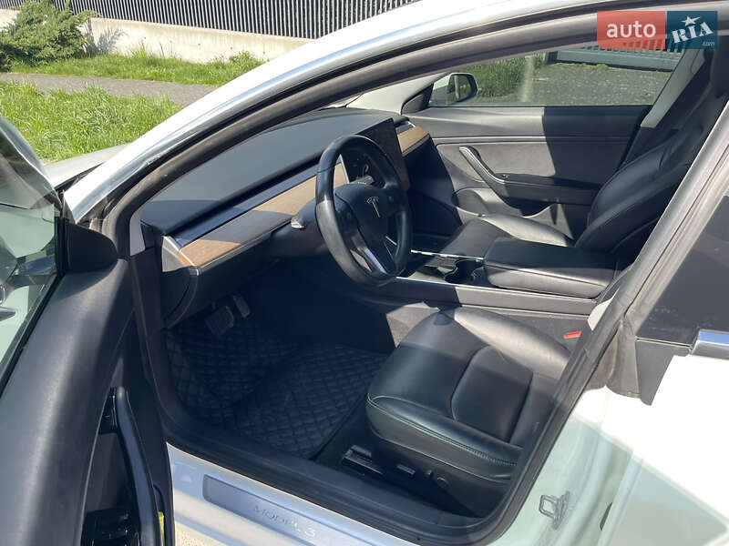 Седан Tesla Model 3 2019 в Львові