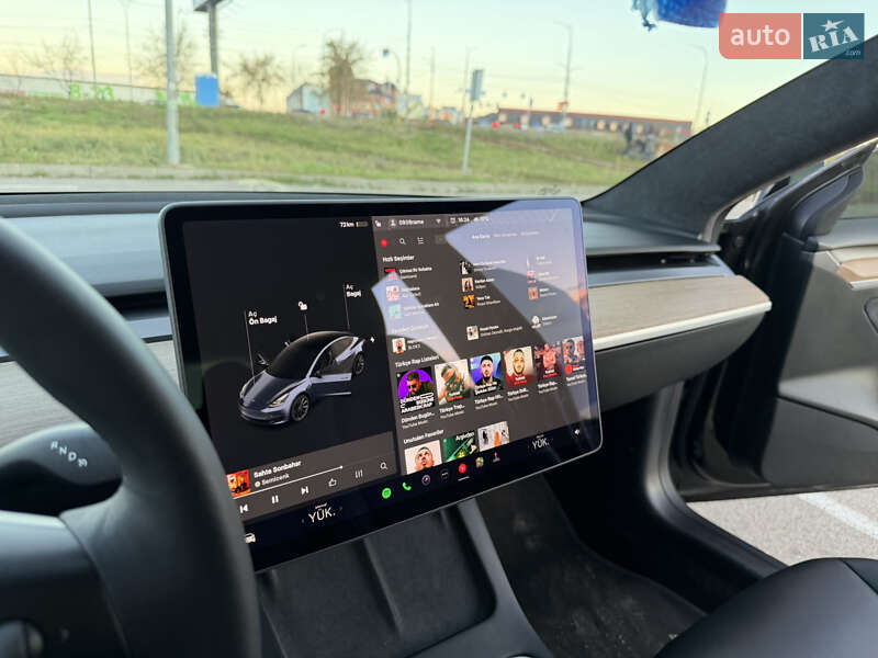 Седан Tesla Model 3 2021 в Киеве