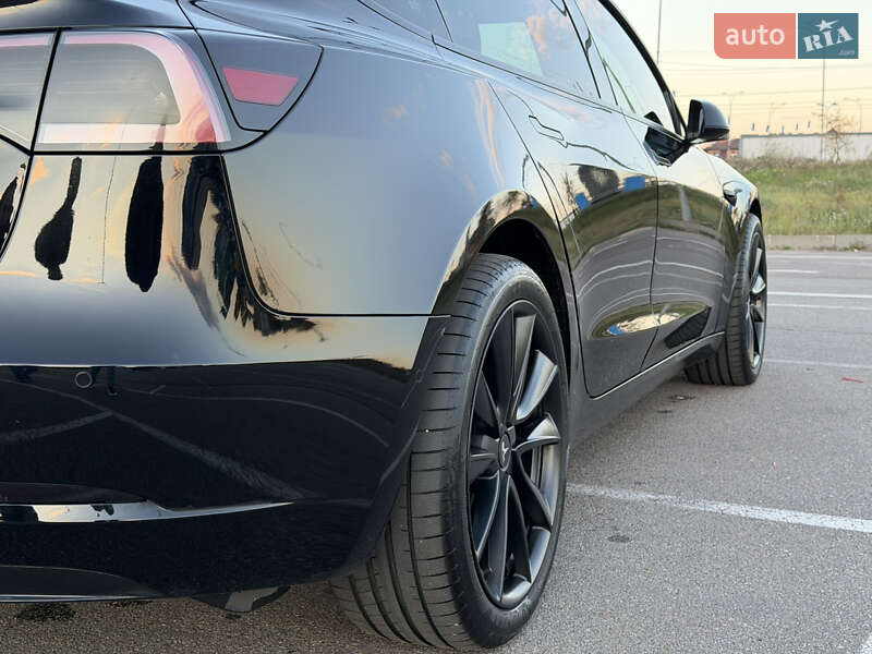 Седан Tesla Model 3 2021 в Киеве