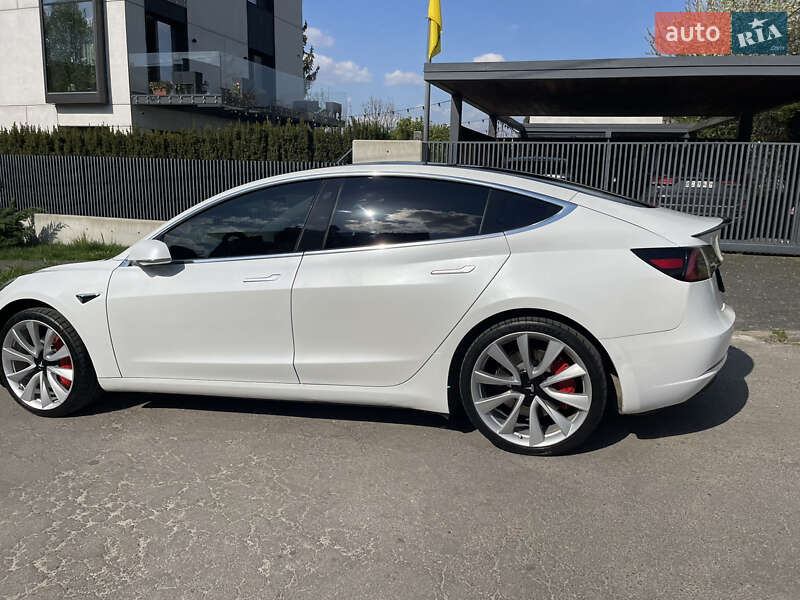 Седан Tesla Model 3 2019 в Львові
