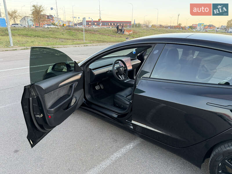 Седан Tesla Model 3 2021 в Киеве