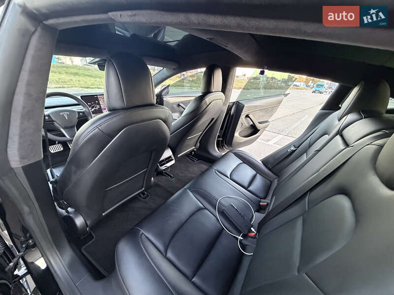 Седан Tesla Model 3 2021 в Киеве