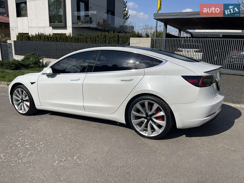 Седан Tesla Model 3 2019 в Львові