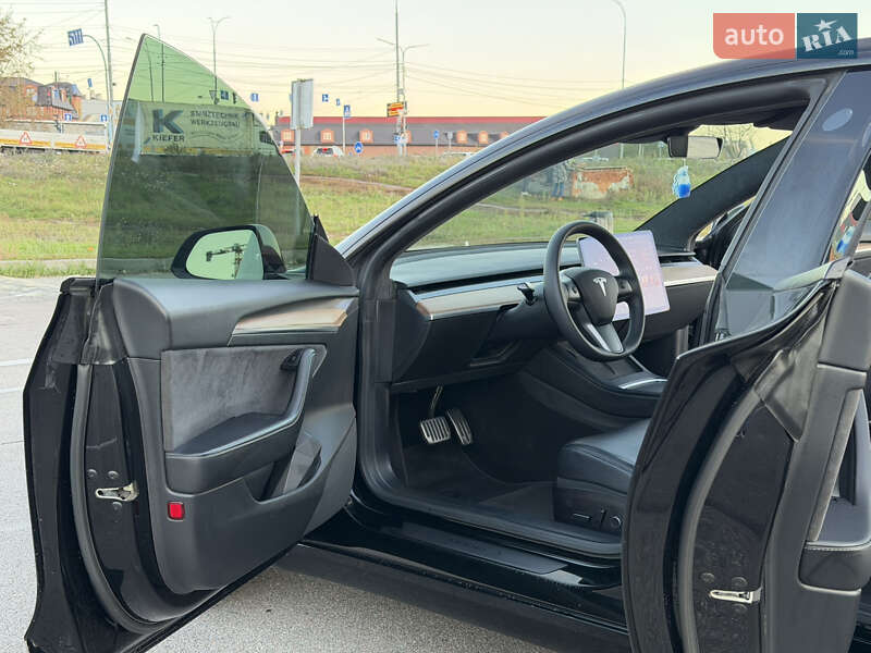 Седан Tesla Model 3 2021 в Киеве