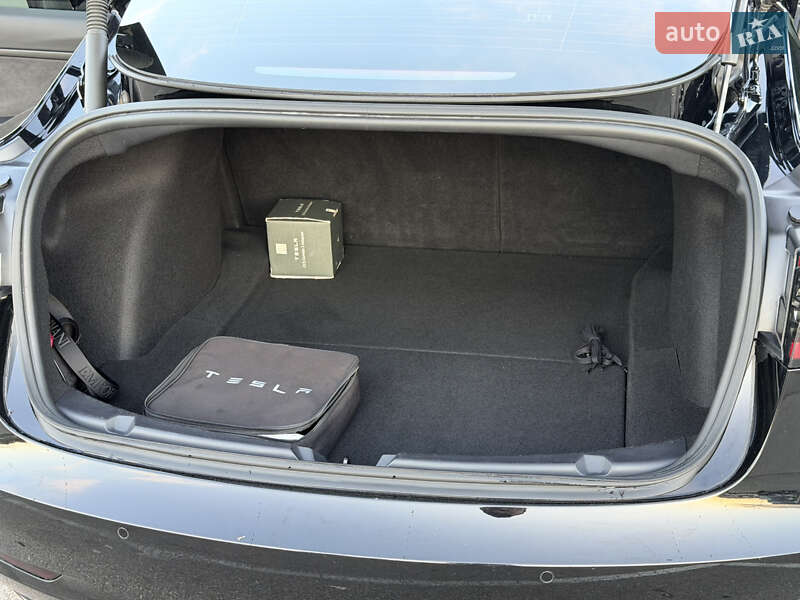 Седан Tesla Model 3 2021 в Киеве