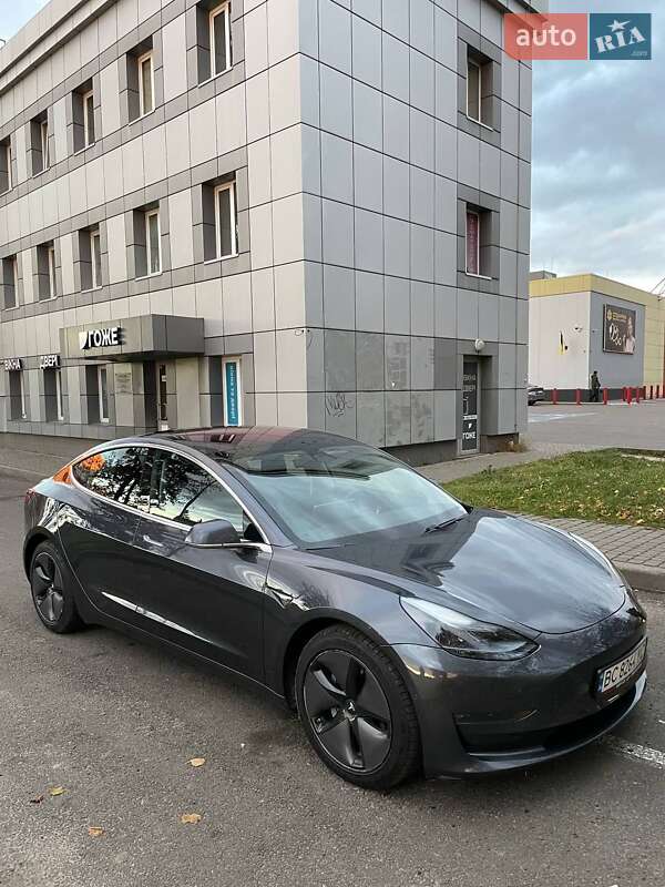 Седан Tesla Model 3 2018 в Львове