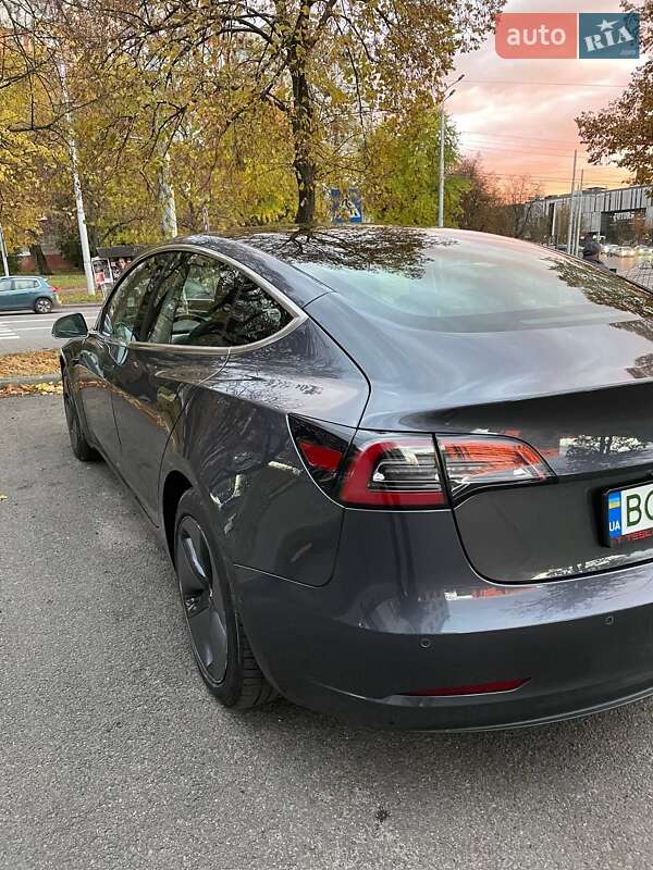 Седан Tesla Model 3 2018 в Львове