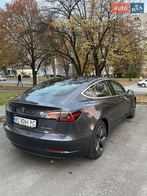 Седан Tesla Model 3 2018 в Львове