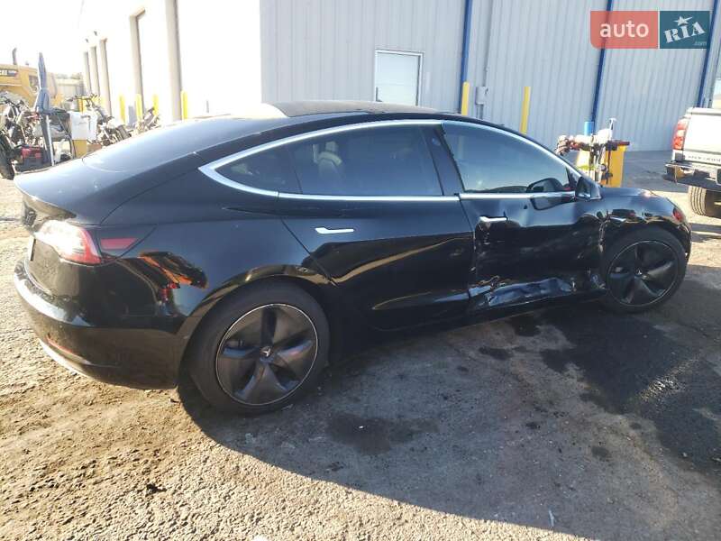 Седан Tesla Model 3 2019 в Львове