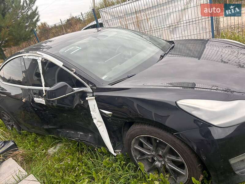 Седан Tesla Model 3 2019 в Львове