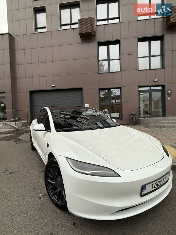Седан Tesla Model 3 2024 в Дніпрі