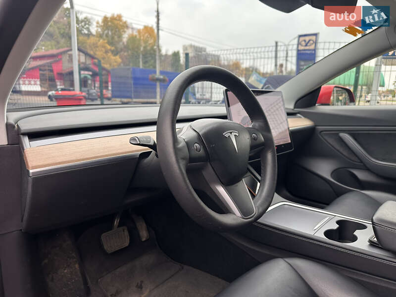 Седан Tesla Model 3 2021 в Черкассах