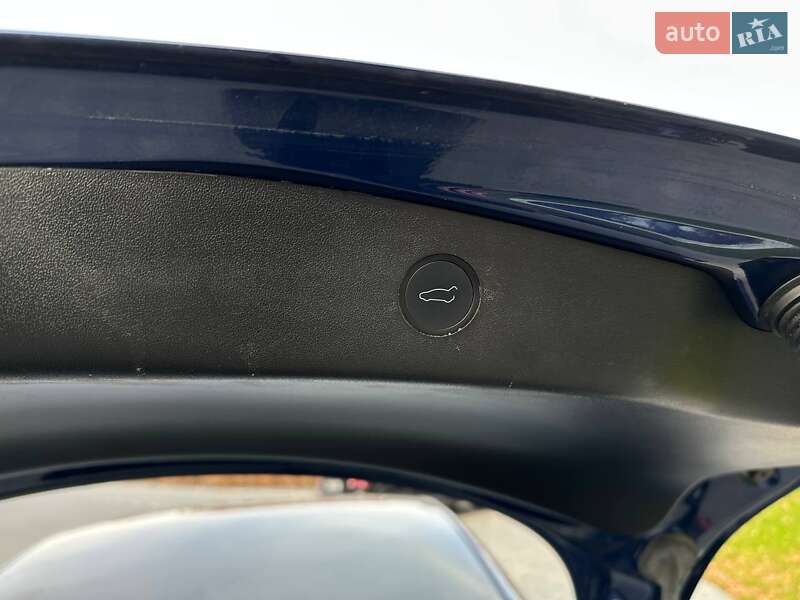 Седан Tesla Model 3 2021 в Луцьку