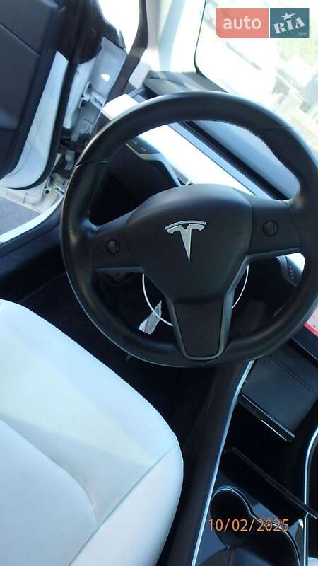 Седан Tesla Model 3 2018 в Львове