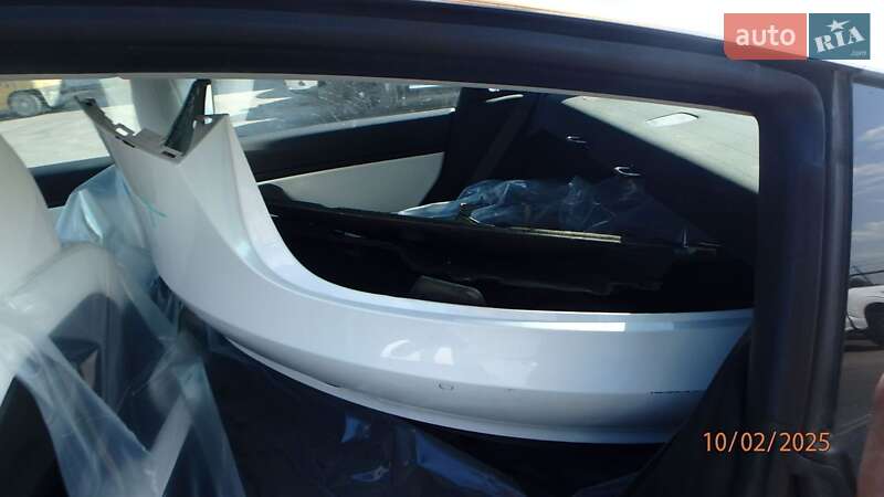 Седан Tesla Model 3 2018 в Львове