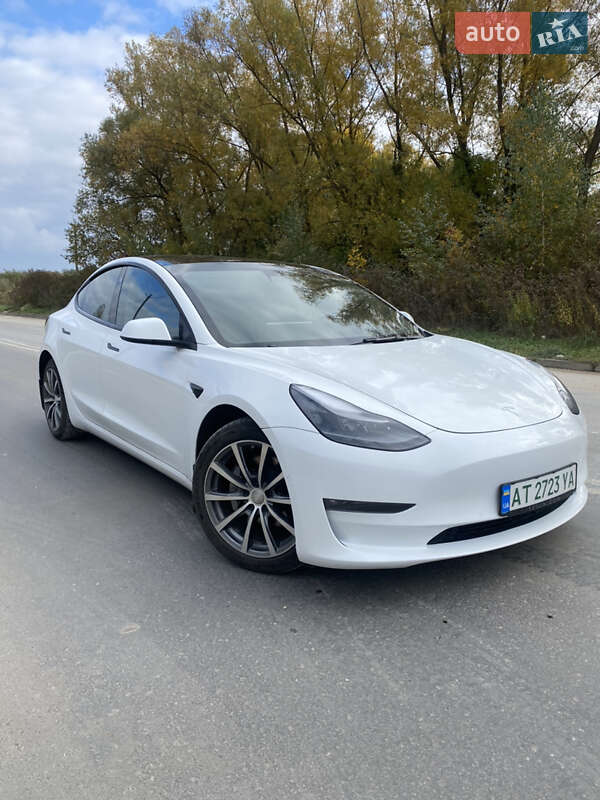 Седан Tesla Model 3 2021 в Львові