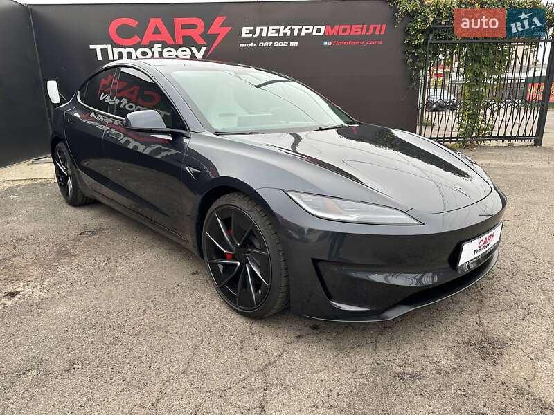 Tesla Model 3 2024