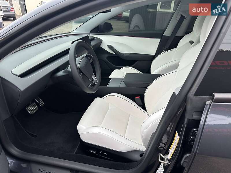 Седан Tesla Model 3 2024 в Києві