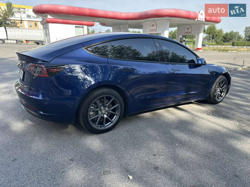 Седан Tesla Model 3 2022 в Днепре