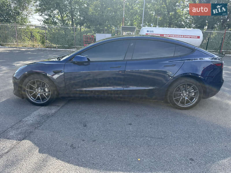 Седан Tesla Model 3 2022 в Днепре