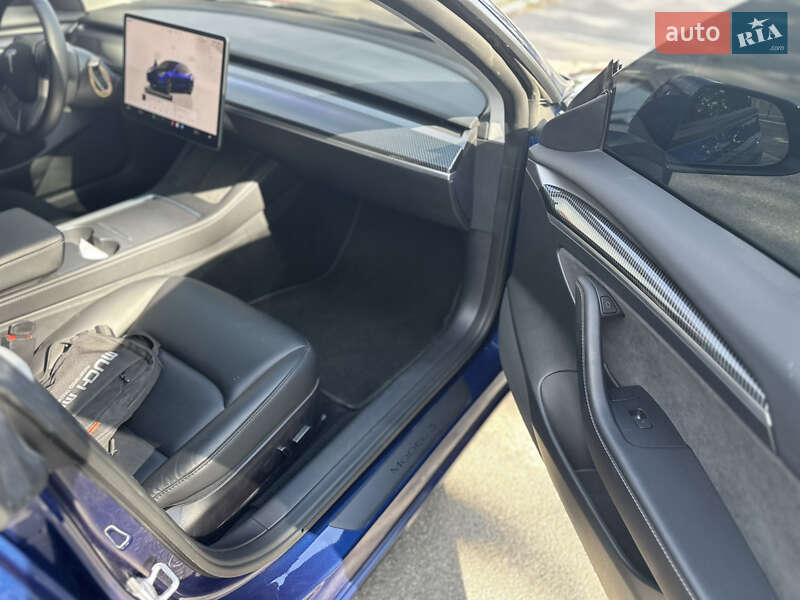 Седан Tesla Model 3 2022 в Днепре