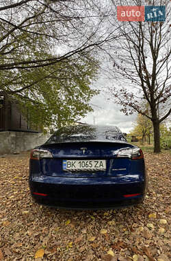 Седан Tesla Model 3 2020 в Дубно