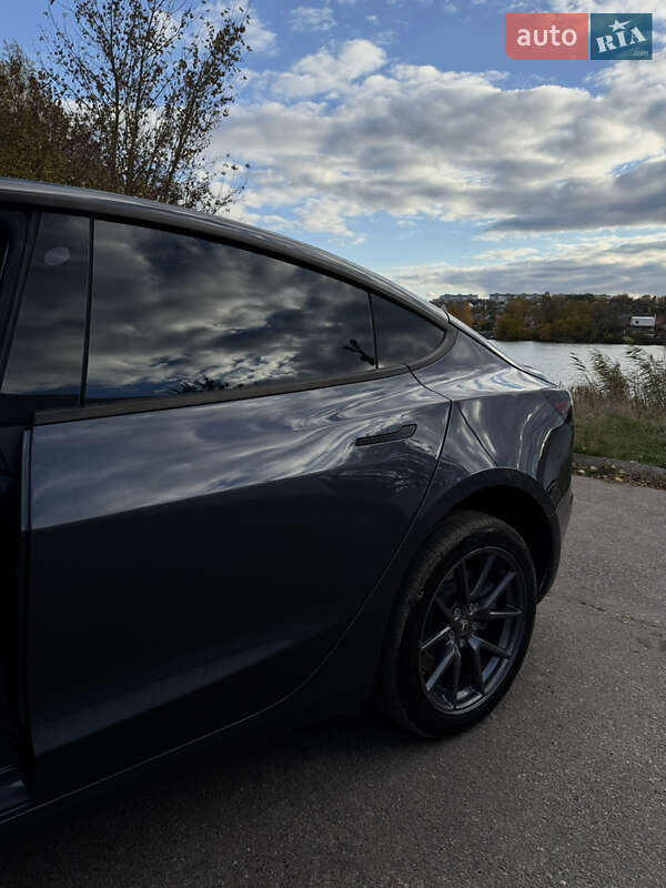 Седан Tesla Model 3 2021 в Виннице