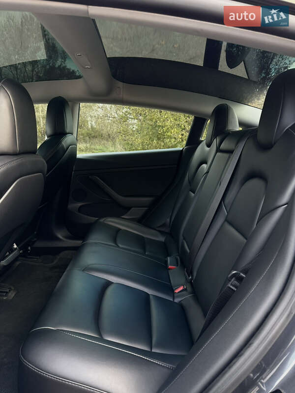 Седан Tesla Model 3 2021 в Виннице