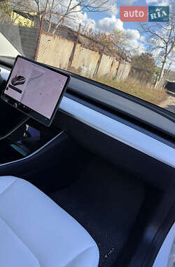Седан Tesla Model 3 2019 в Ладыжине