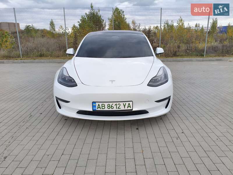 Седан Tesla Model 3 2023 в Виннице