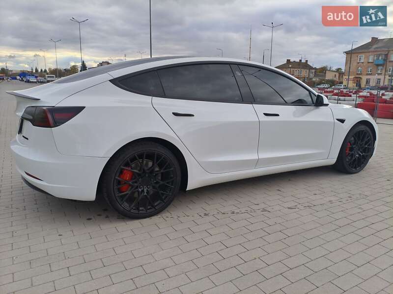Седан Tesla Model 3 2023 в Виннице