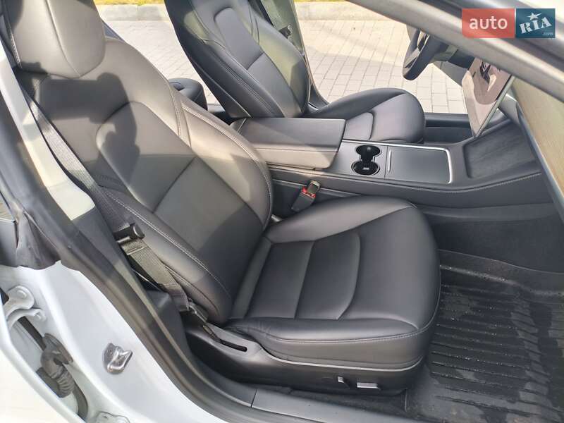 Седан Tesla Model 3 2023 в Виннице