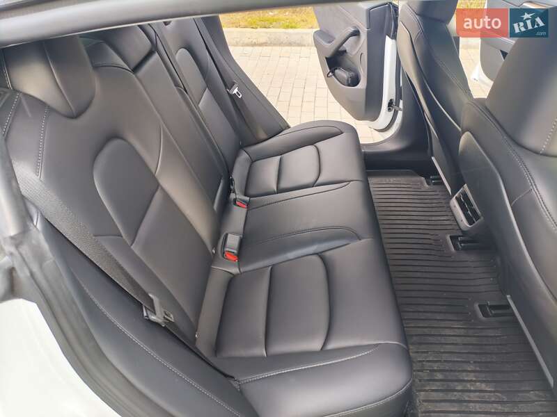 Седан Tesla Model 3 2023 в Виннице