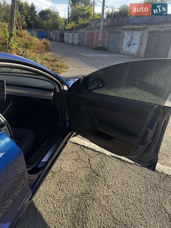 Седан Tesla Model 3 2020 в Каменском