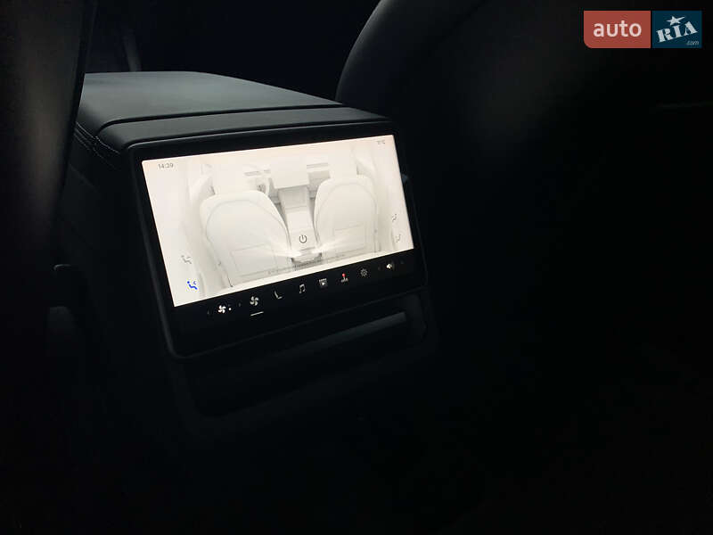 Седан Tesla Model 3 2024 в Киеве