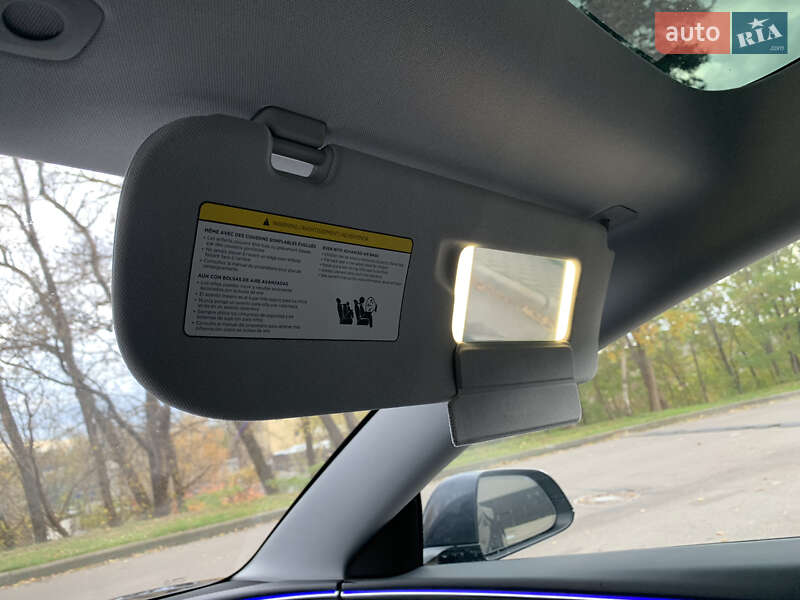 Седан Tesla Model 3 2024 в Киеве