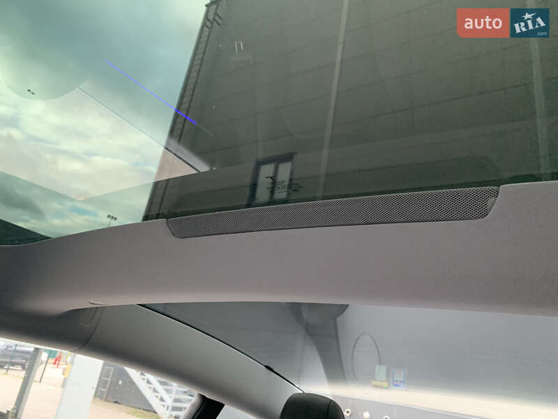 Седан Tesla Model 3 2024 в Киеве