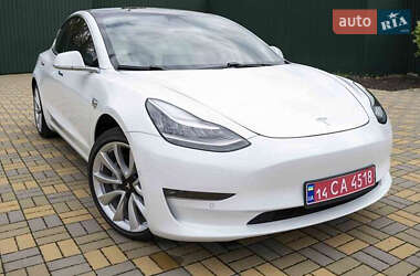 Седан Tesla Model 3 2020 в Києві