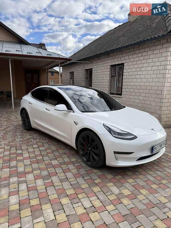 Седан Tesla Model 3 2019 в Тернополе