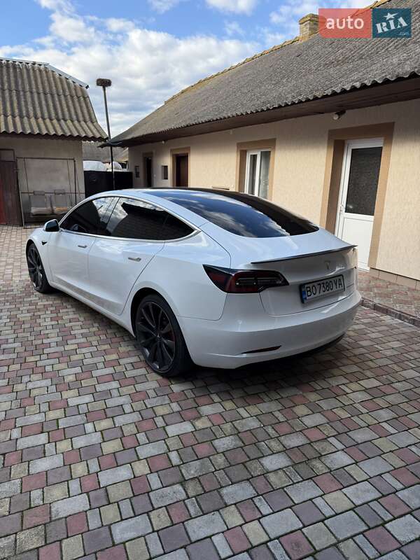 Седан Tesla Model 3 2019 в Тернополе