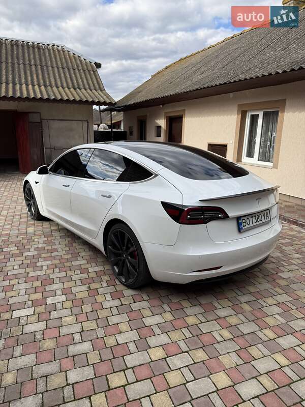 Седан Tesla Model 3 2019 в Тернополе