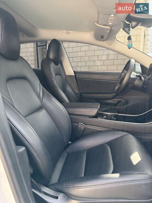 Седан Tesla Model 3 2019 в Тернополе