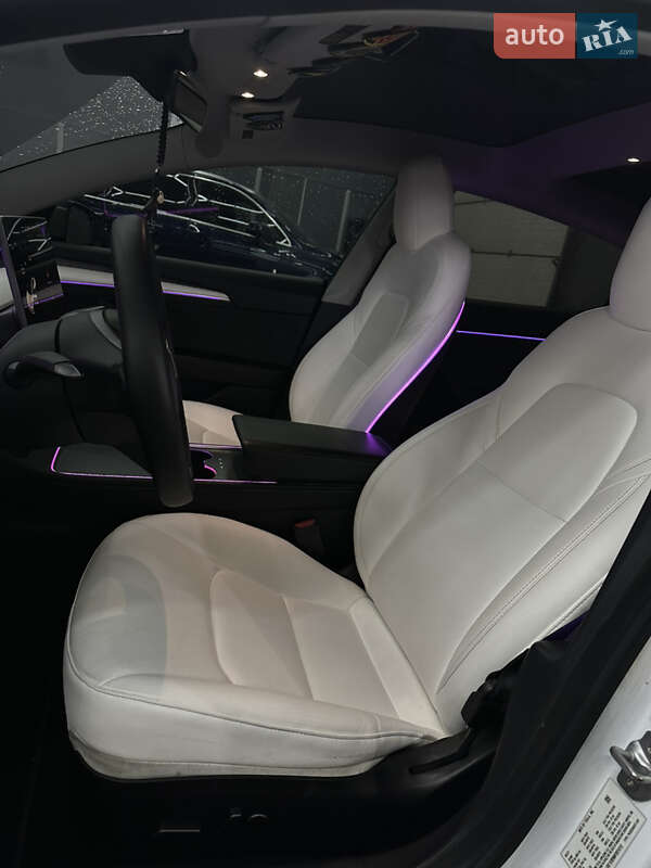 Седан Tesla Model 3 2021 в Львові