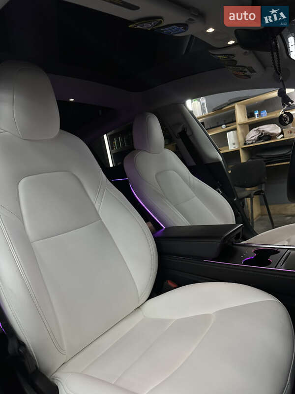 Седан Tesla Model 3 2021 в Львові