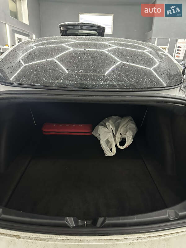 Седан Tesla Model 3 2021 в Львові