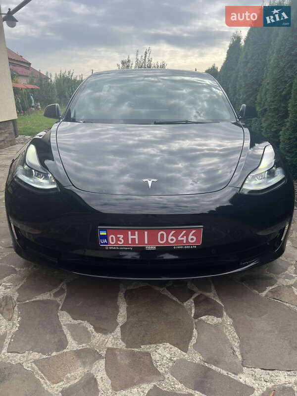 Седан Tesla Model 3 2022 в Ужгороді