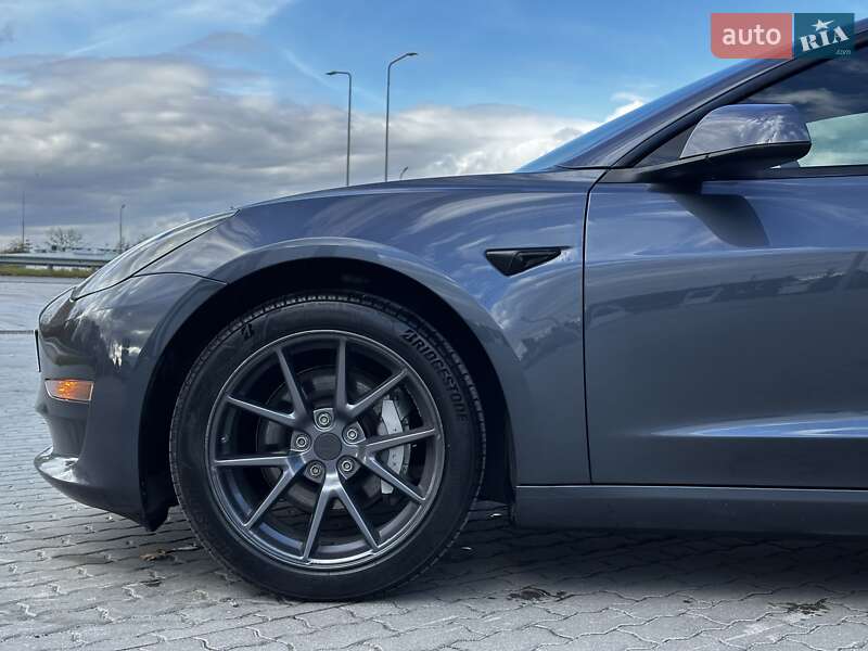 Седан Tesla Model 3 2022 в Львові